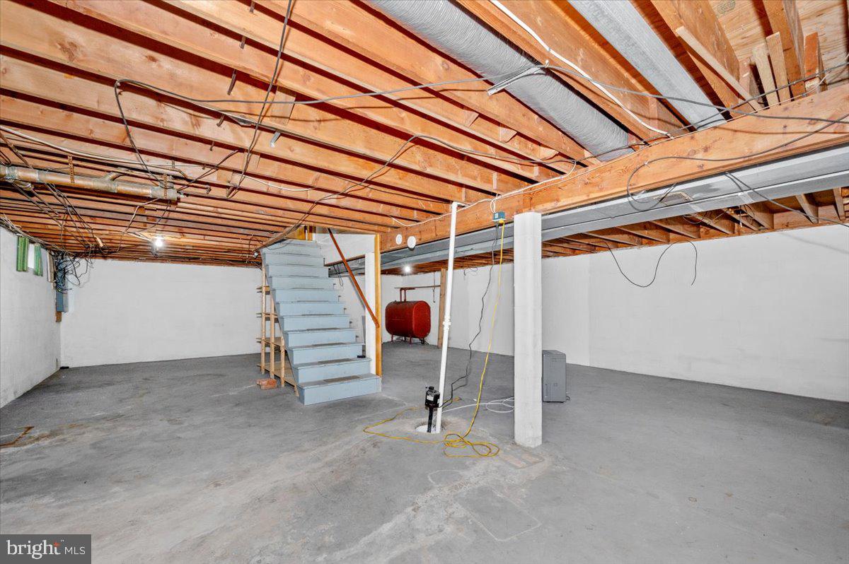 HOLIDAY ACRES - Residential