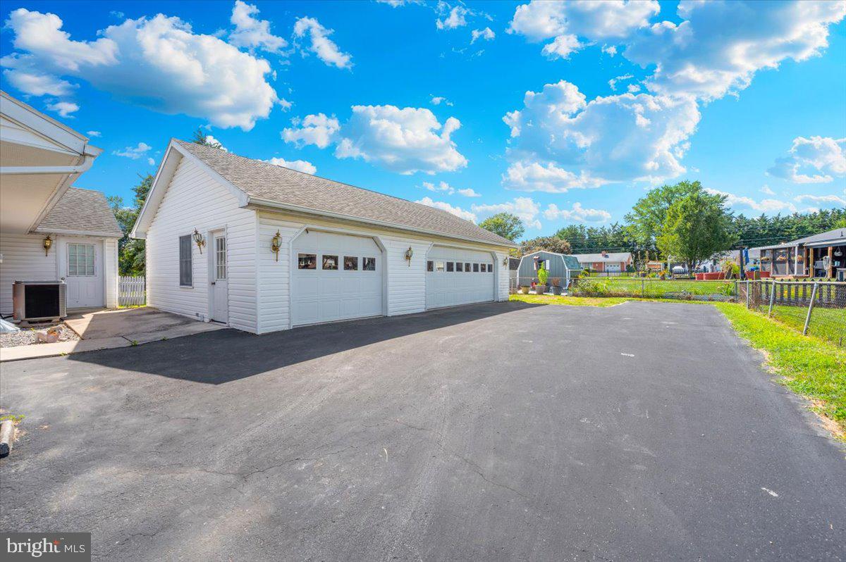 HOLIDAY ACRES - Residential