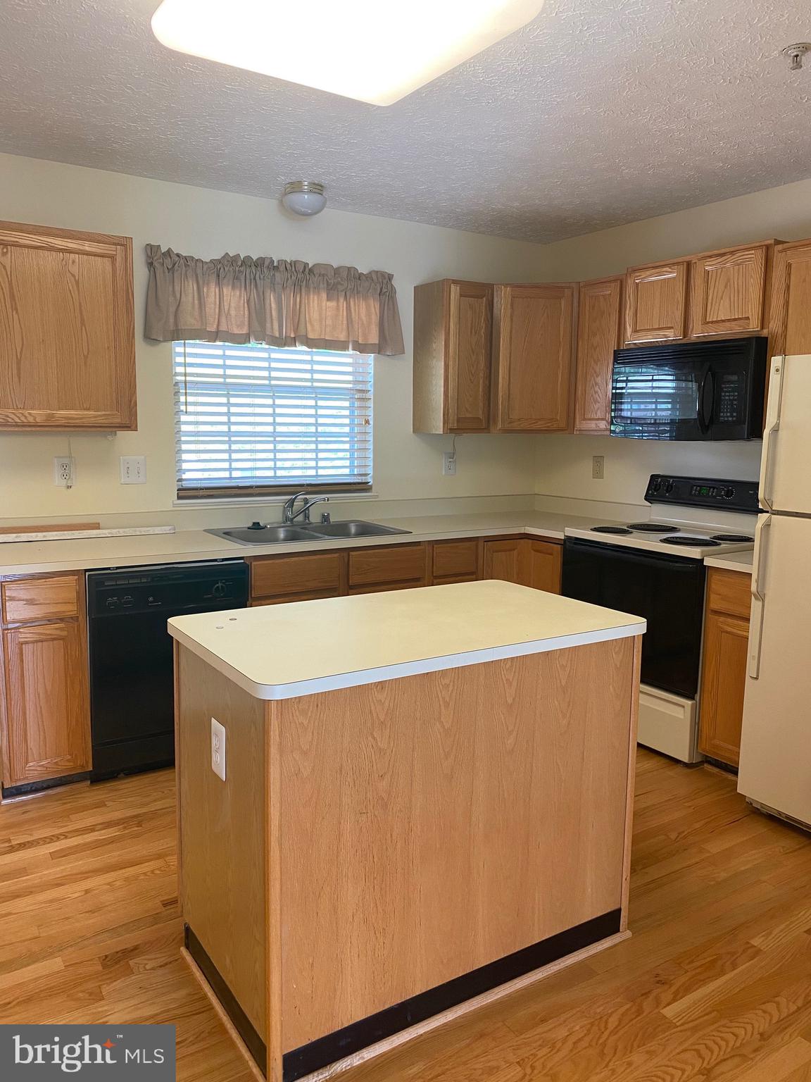 ABINGDON ESTATES - Residential Lease