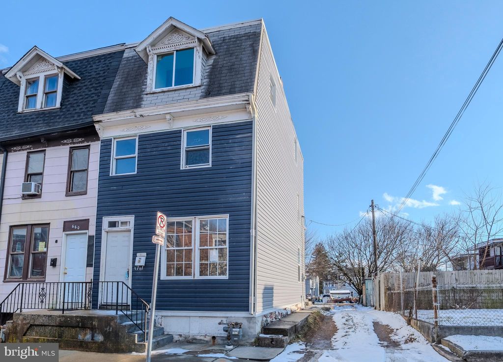 Photo of 662 Salem Avenue, YORK, PA 17401 (MLS # PAYK2098382)