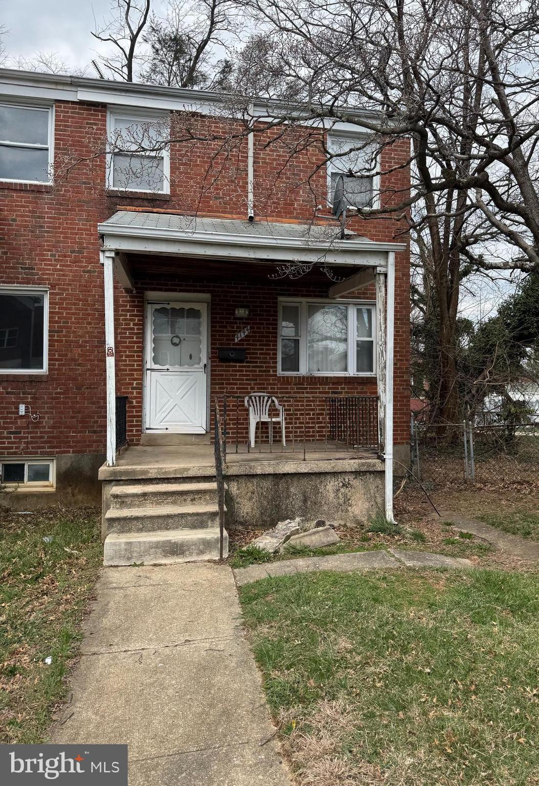 Blank canvas, bring your ideas to life with this Beautiful Property. Needs a little TLC to make it shine.
Ground Rent to be confirmed.