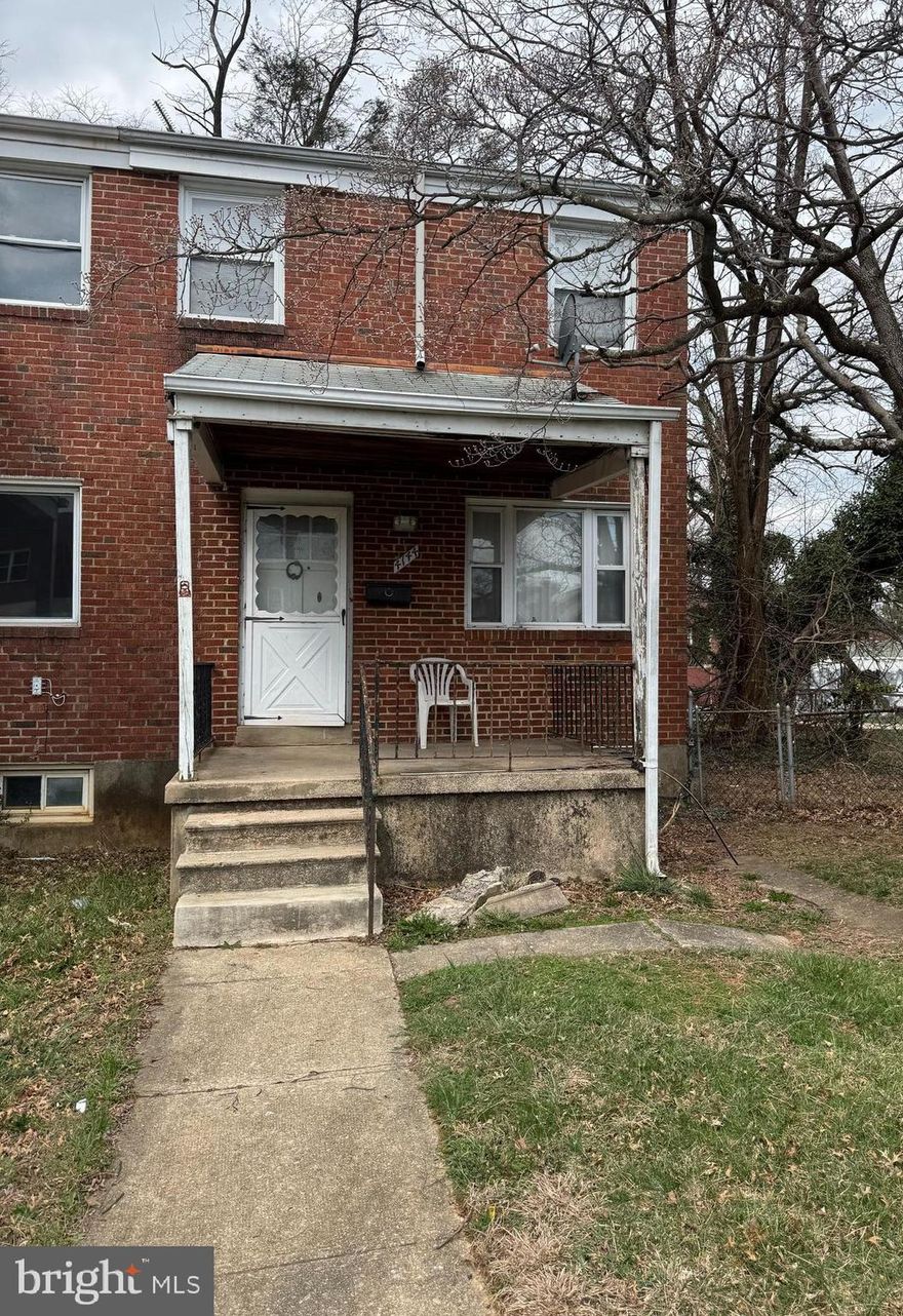 Blank canvas, bring your ideas to life with this Beautiful Property.  Needs a little TLC to make it shine.

Ground Rent to be confirmed.
