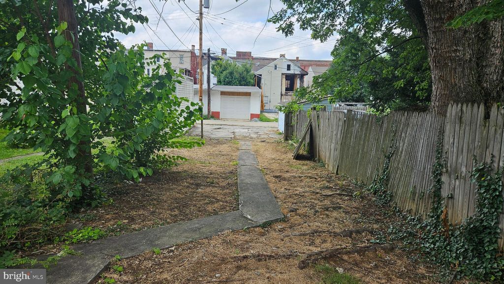 Photo of 569 W Philadelphia Street, YORK, PA 17403 (MLS # PAYK2087586)