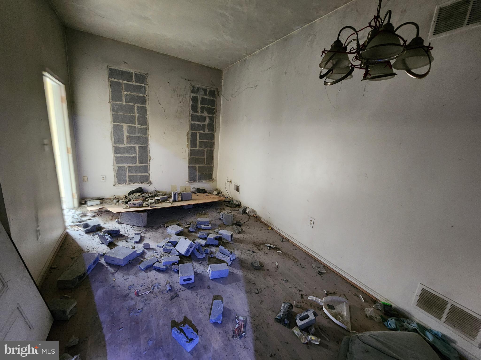 SANDTOWN-WINCHESTER - Residential