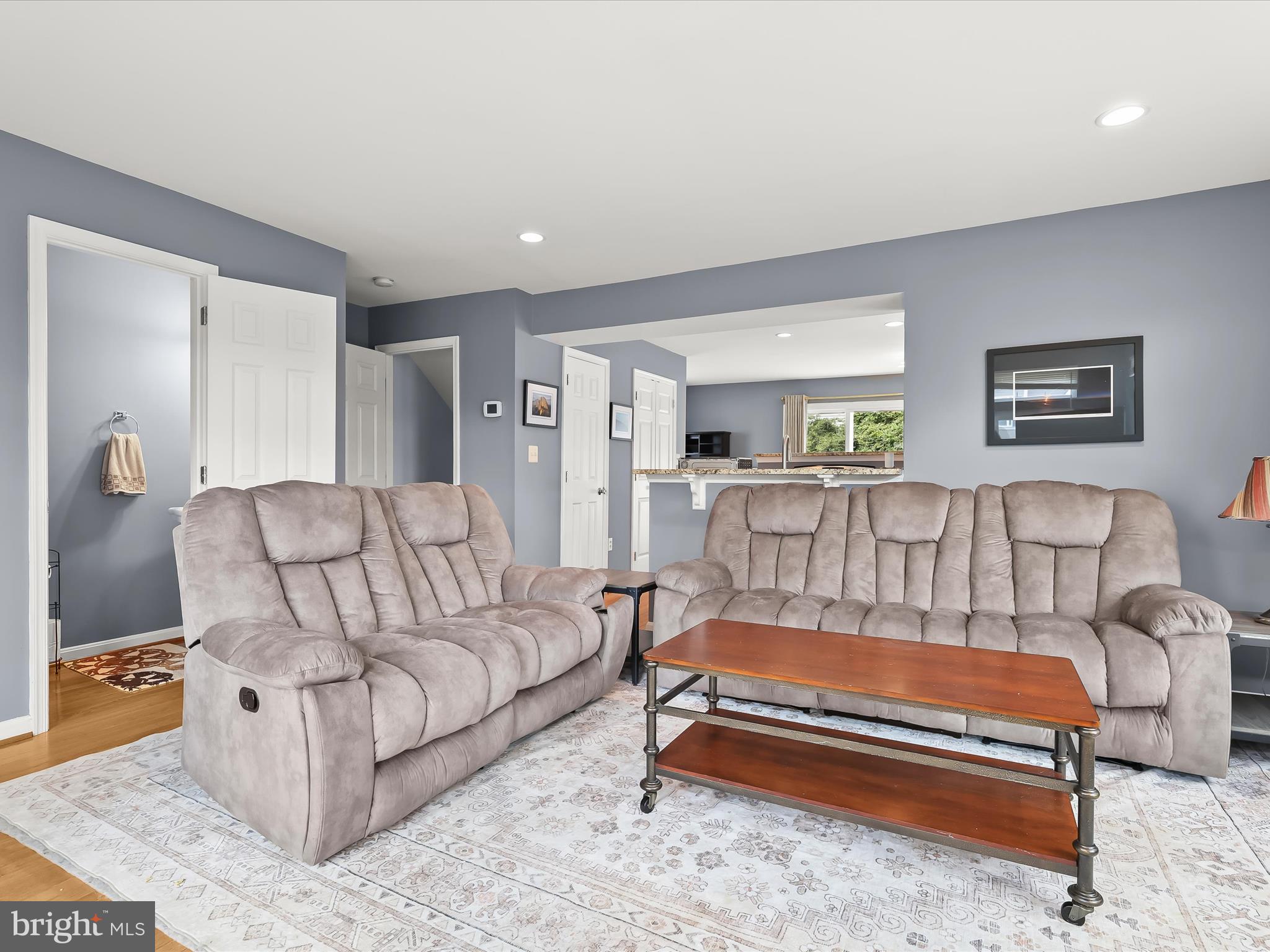 WOODLAND BEACH - Residential