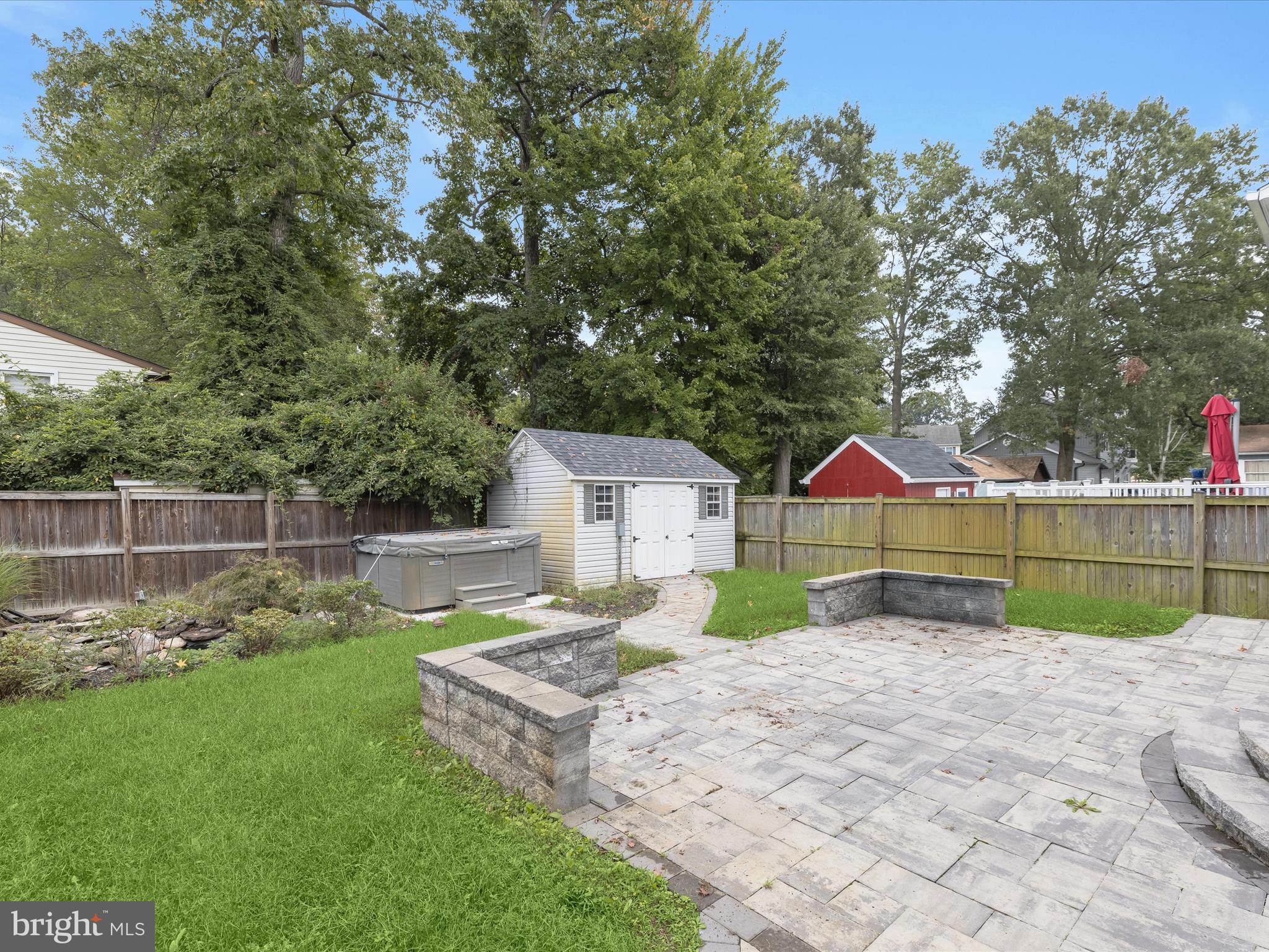 WOODLAND BEACH - Residential