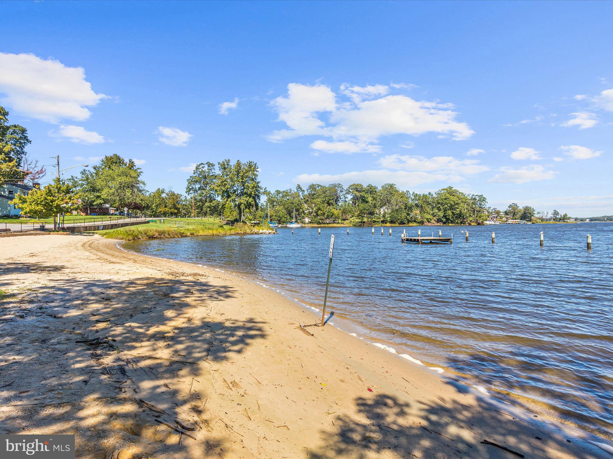 WOODLAND BEACH - Residential