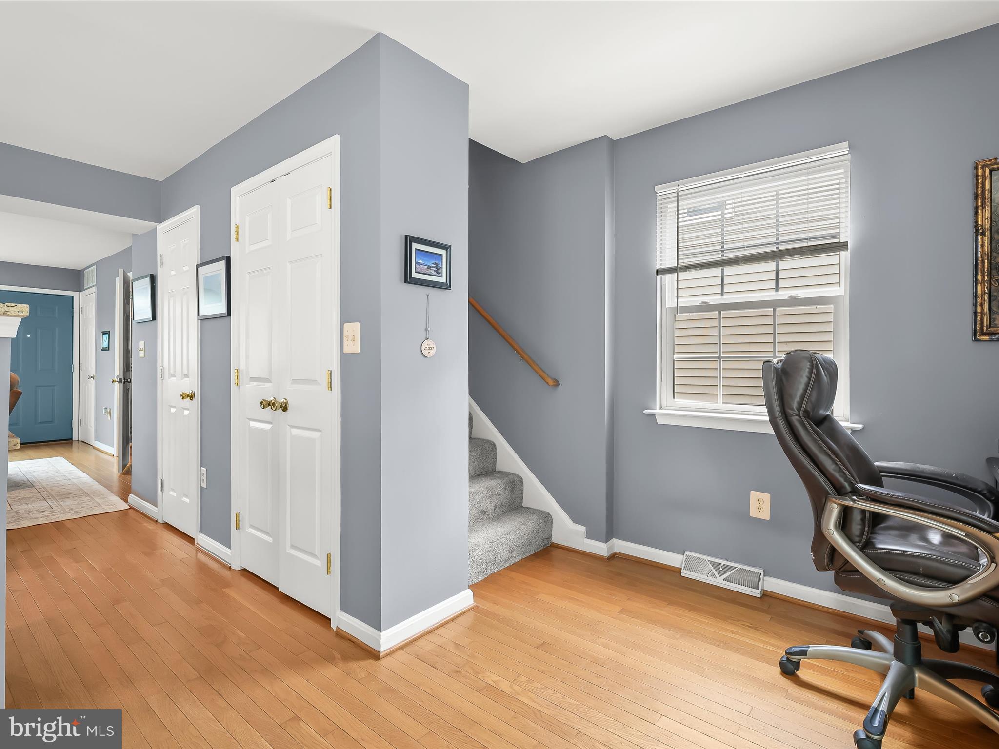 WOODLAND BEACH - Residential