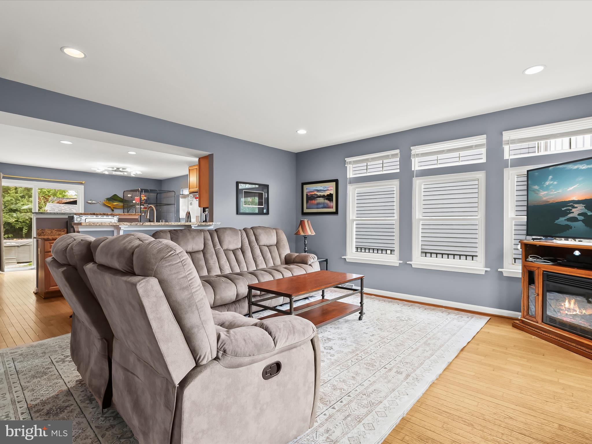 WOODLAND BEACH - Residential