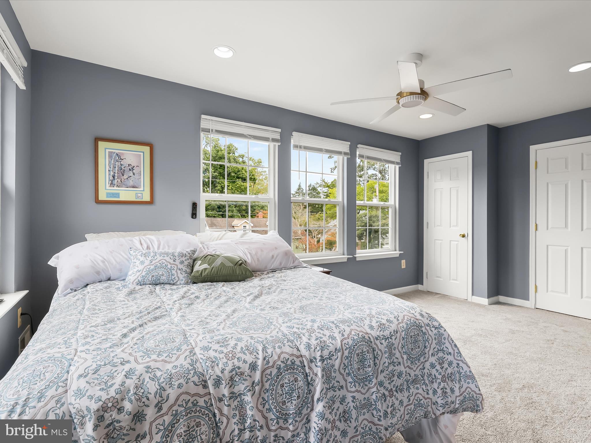 WOODLAND BEACH - Residential