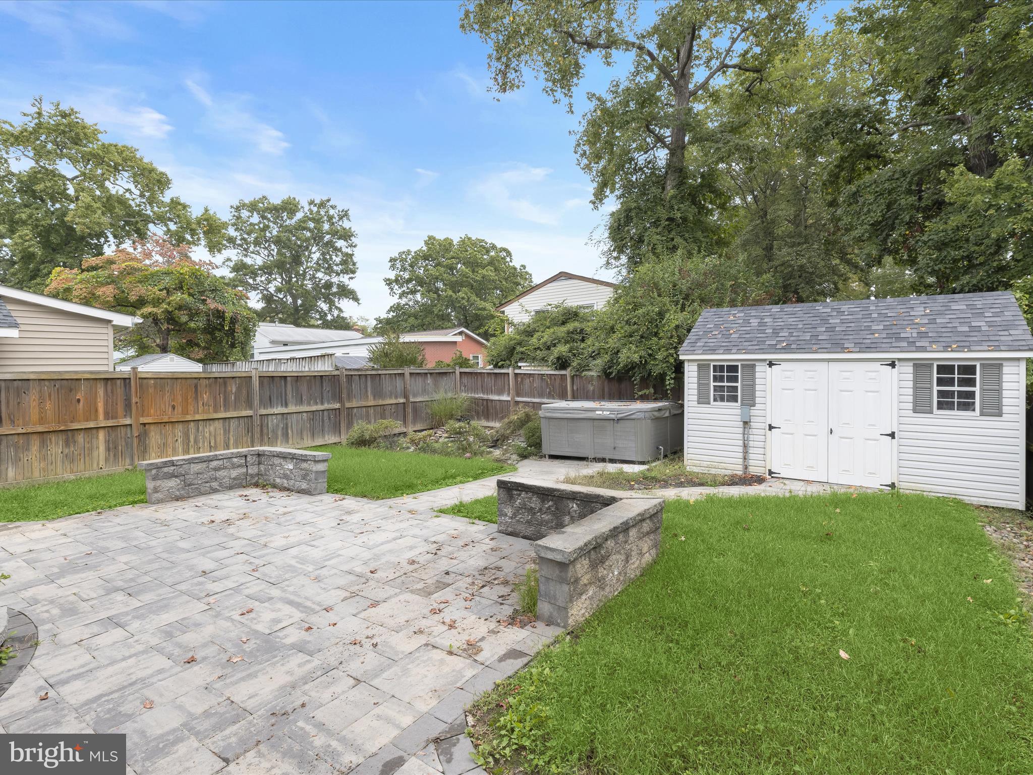 WOODLAND BEACH - Residential