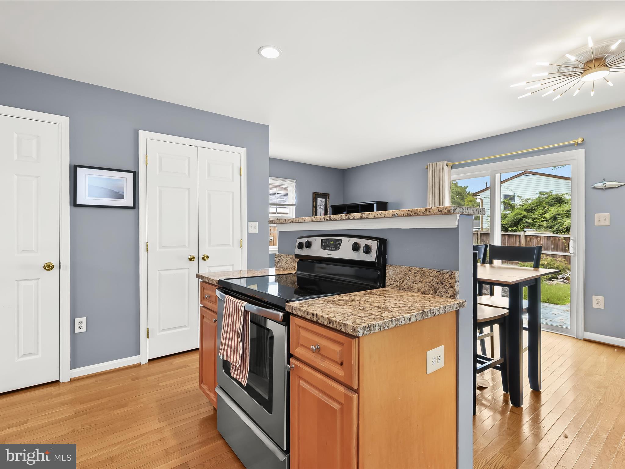 WOODLAND BEACH - Residential