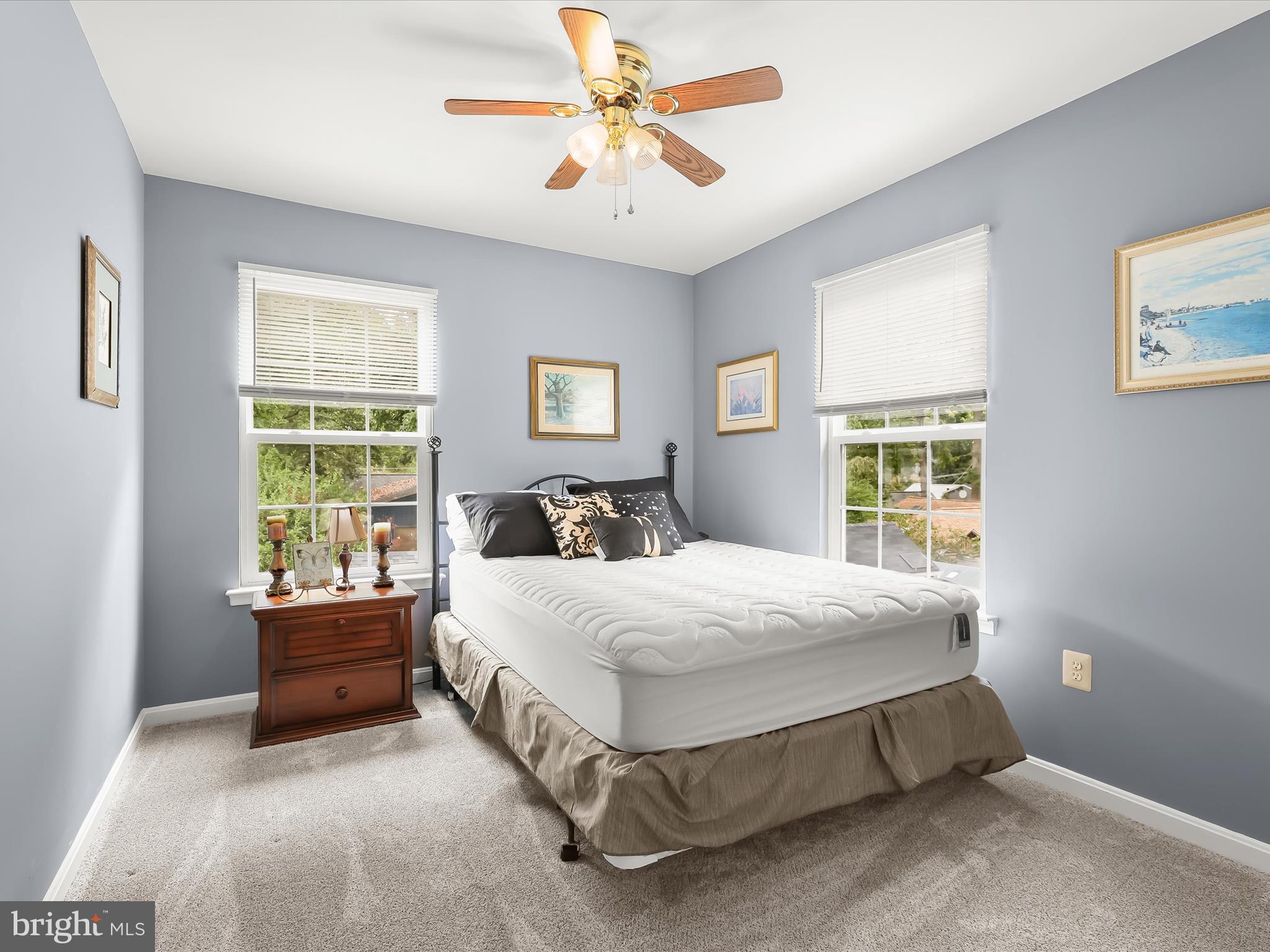 WOODLAND BEACH - Residential