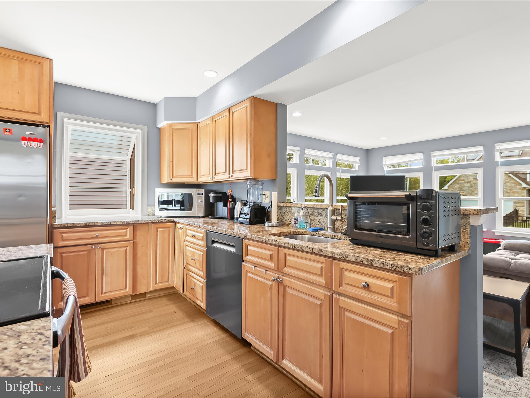 WOODLAND BEACH - Residential