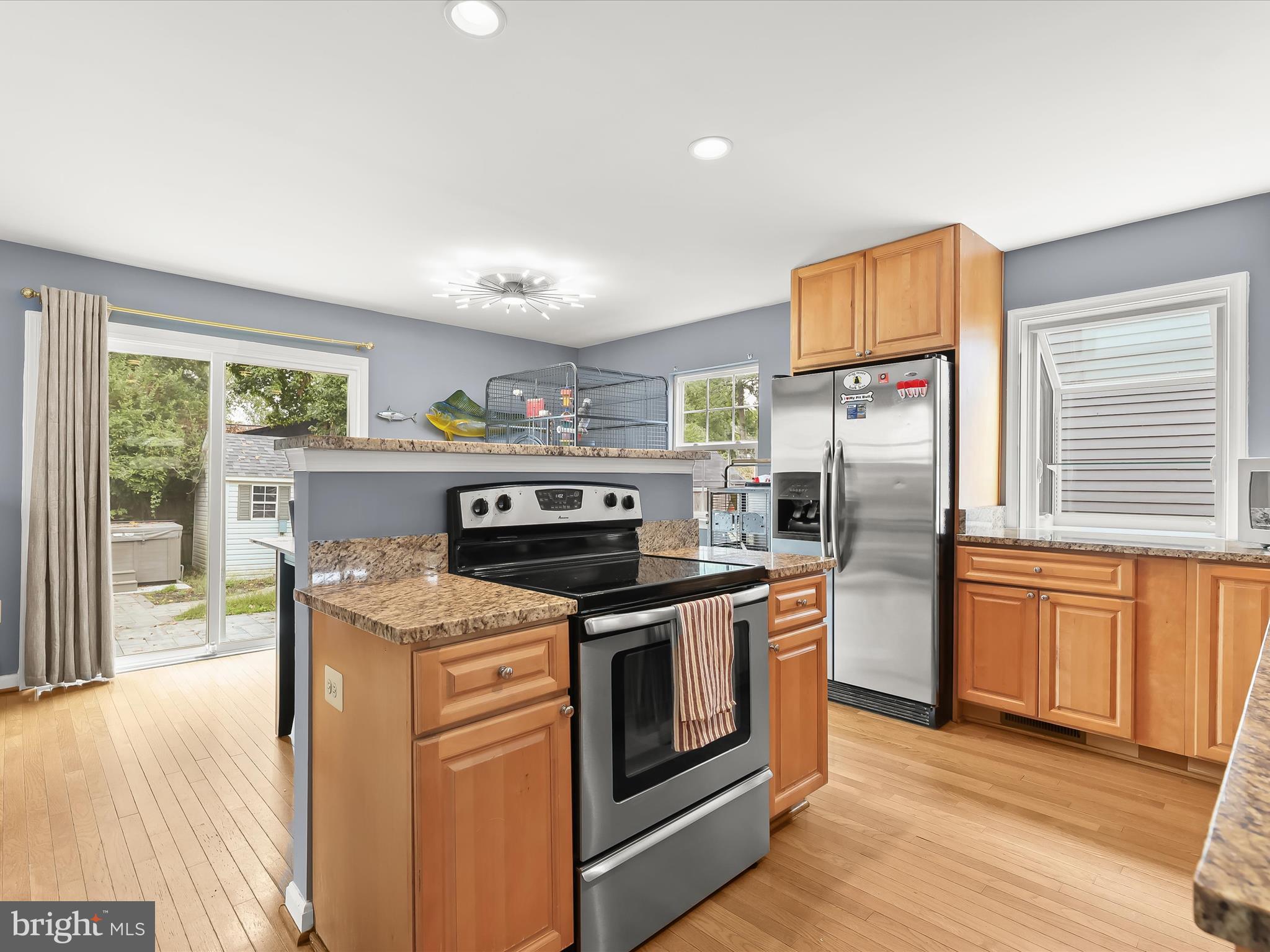 WOODLAND BEACH - Residential