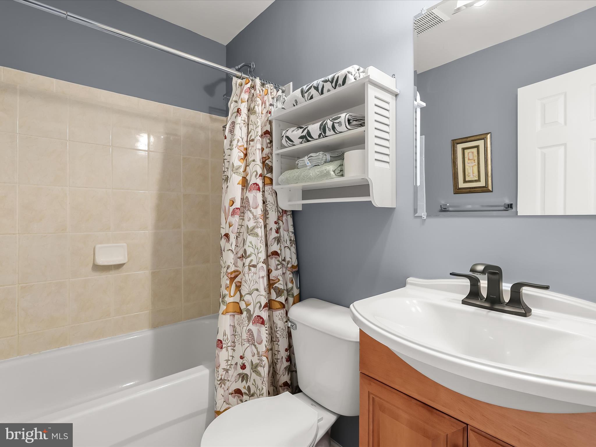 WOODLAND BEACH - Residential