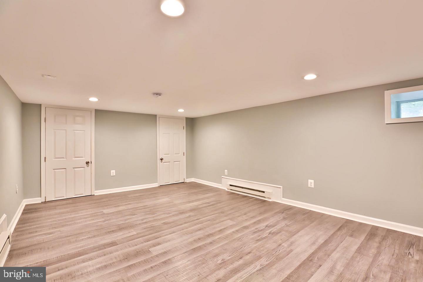 GWYNN LAKE PARK - Residential