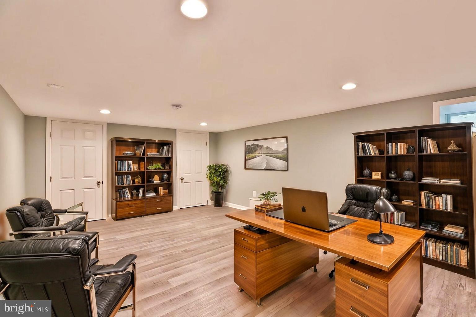 GWYNN LAKE PARK - Residential