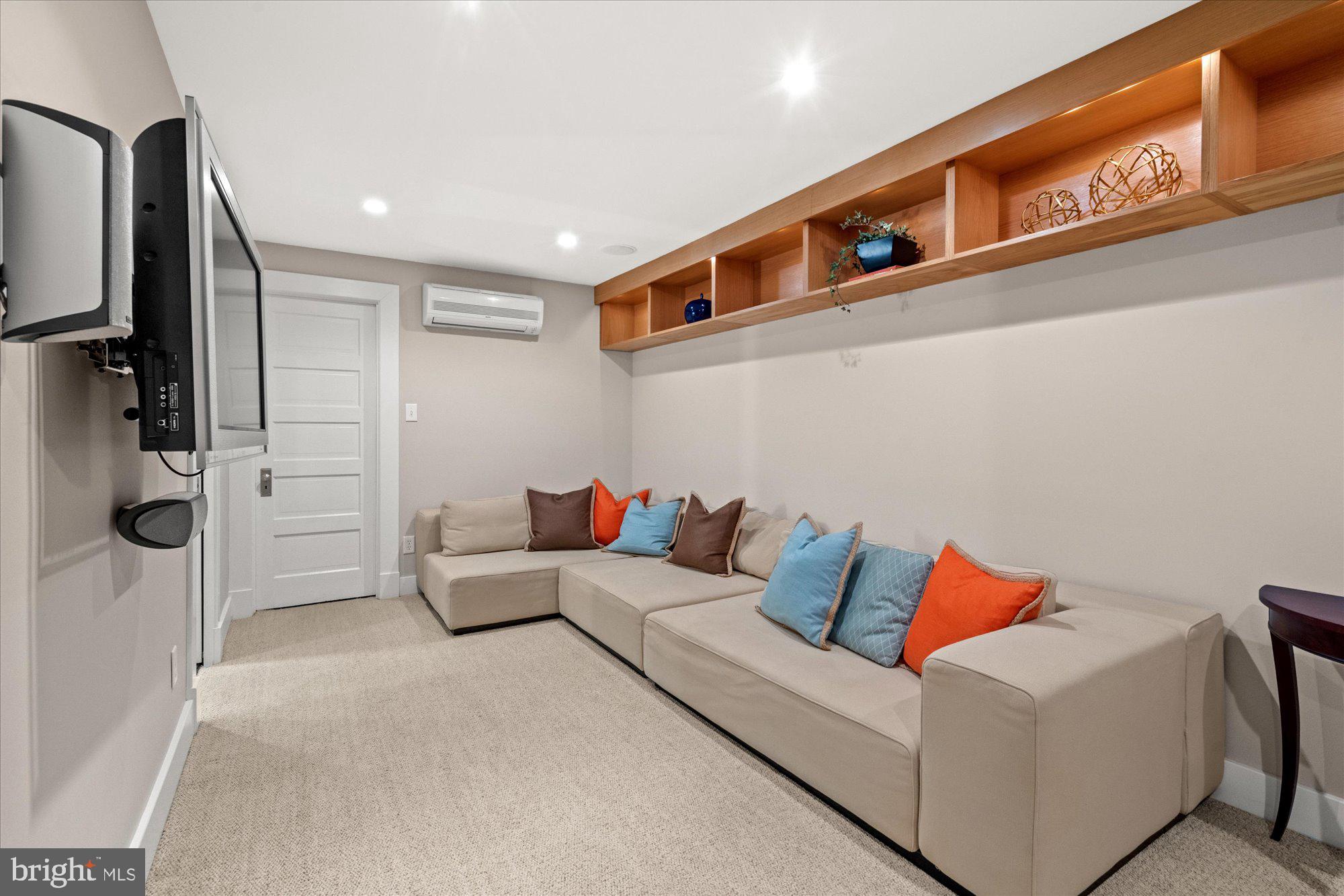 OLD TOWN ALEXANDRIA - Residential Lease