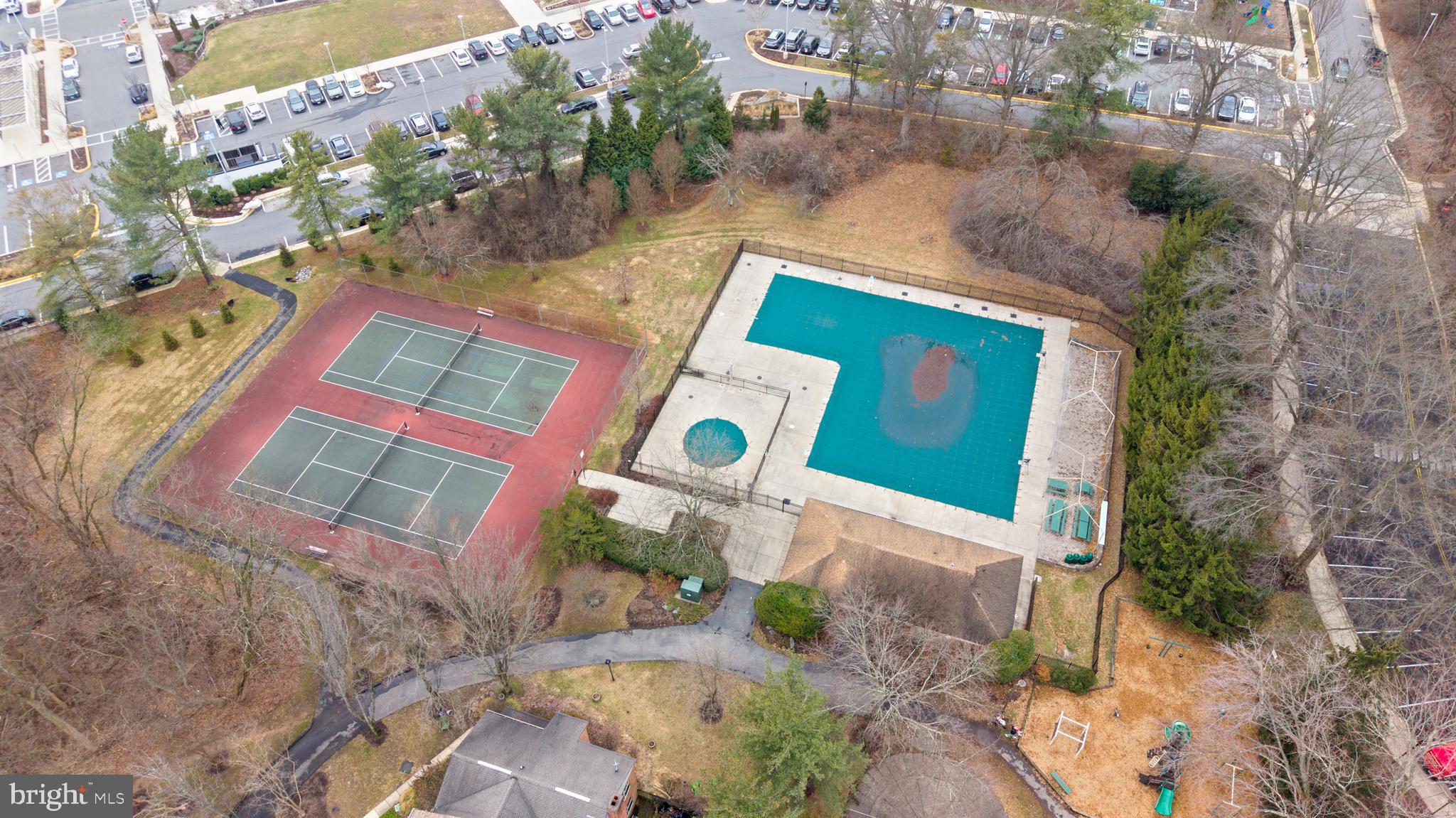 INVERNESS KNOLLS - Residential