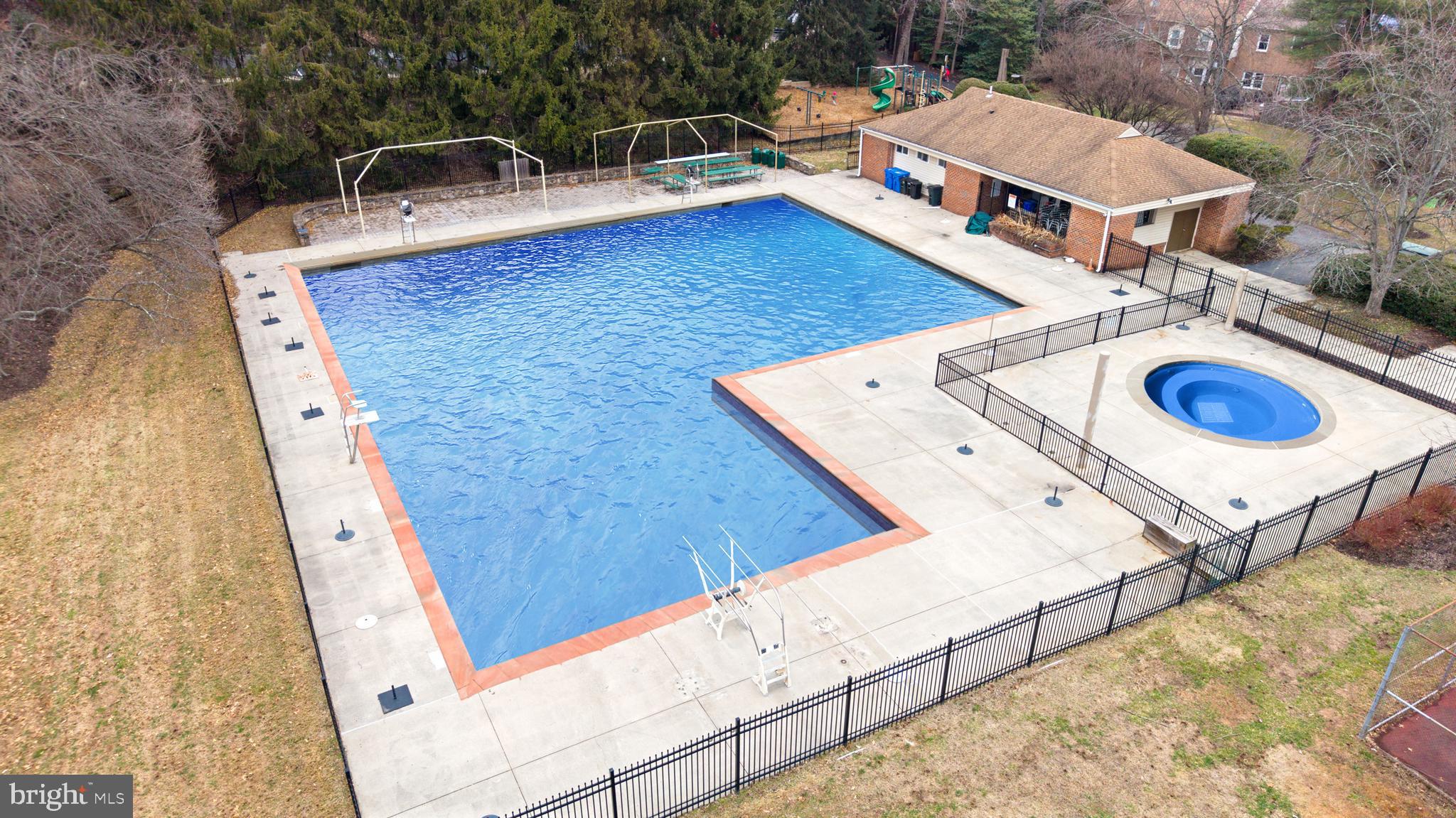 INVERNESS KNOLLS - Residential