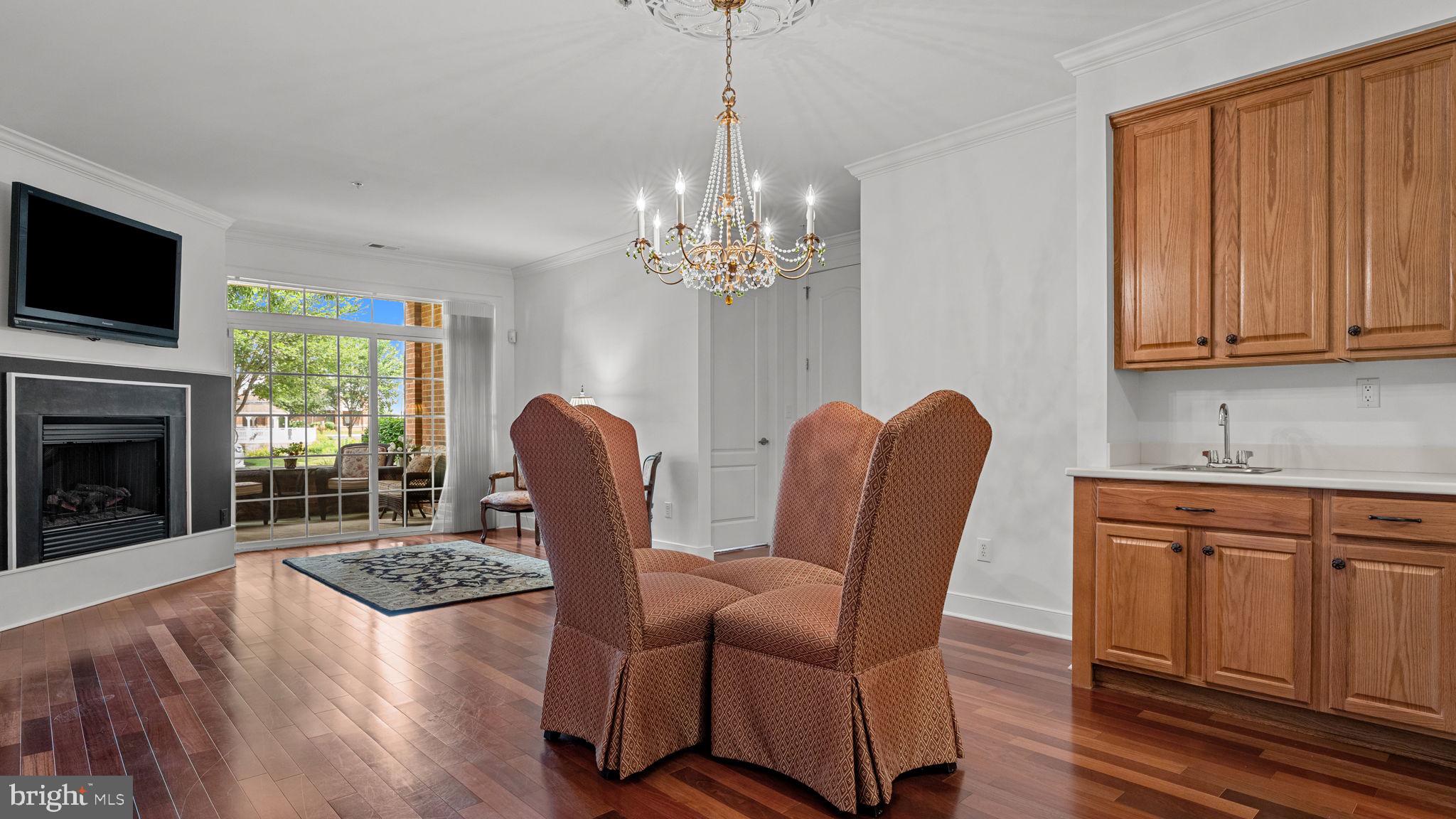 MERIDIAN VALLEY SQ - Residential