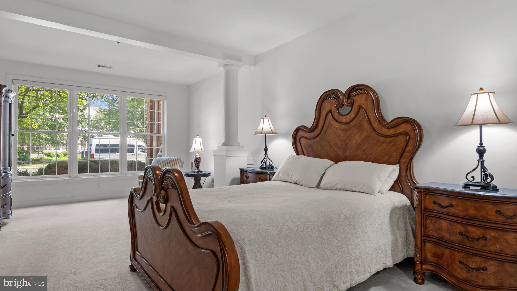 MERIDIAN VALLEY SQ - Residential