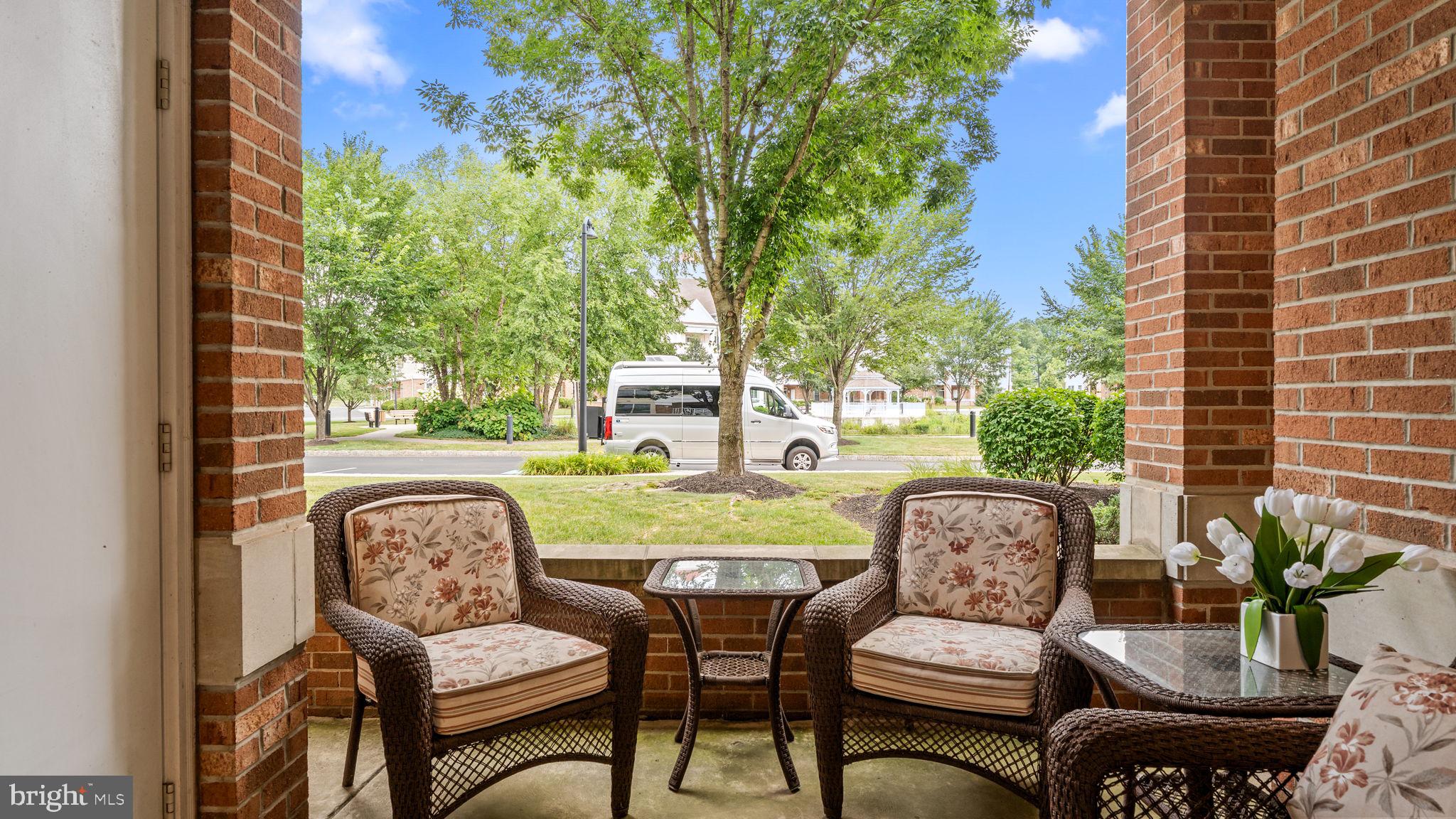 MERIDIAN VALLEY SQ - Residential