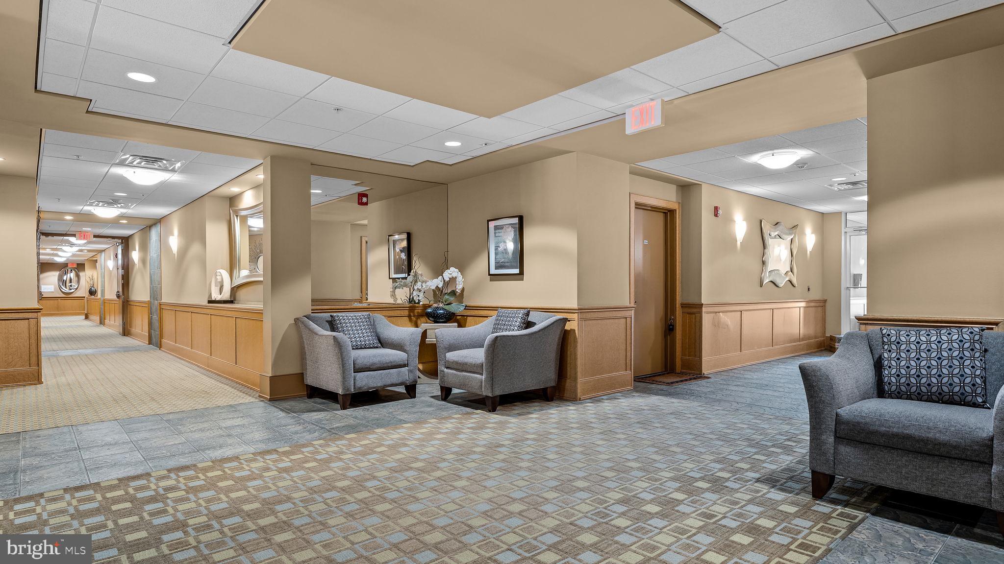 MERIDIAN VALLEY SQ - Residential