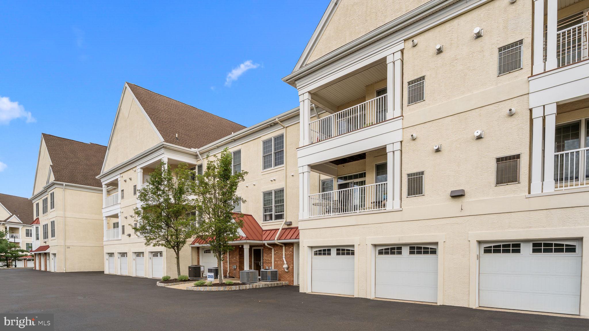 MERIDIAN VALLEY SQ - Residential