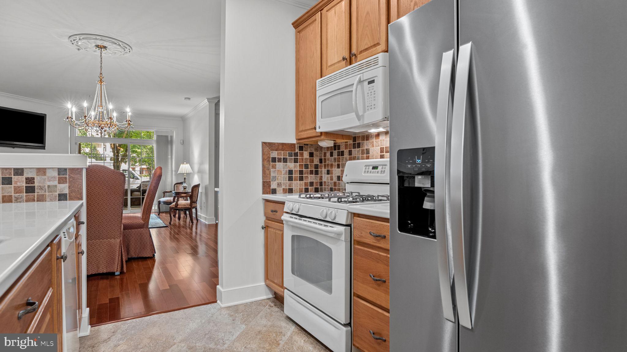 MERIDIAN VALLEY SQ - Residential