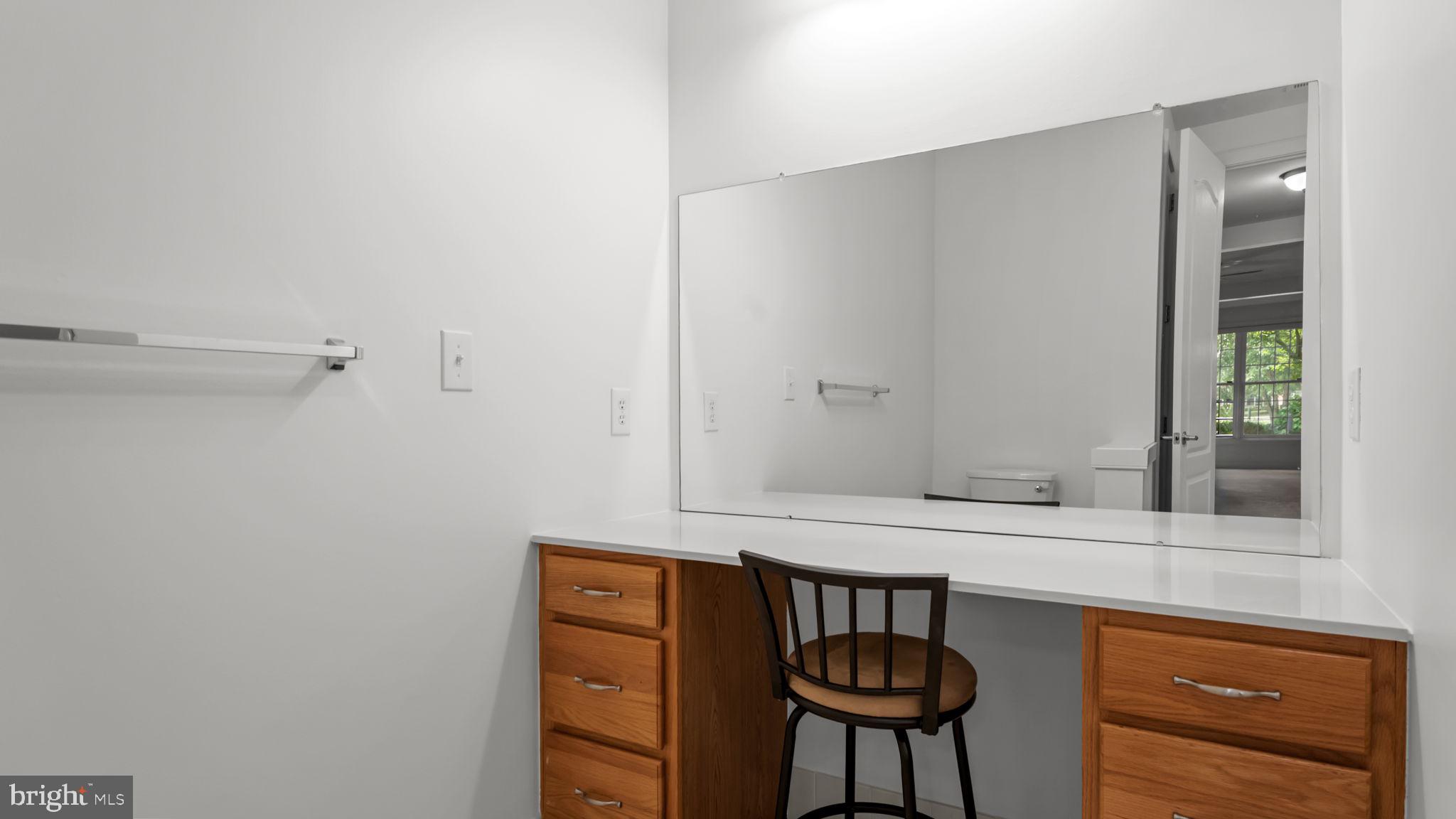 MERIDIAN VALLEY SQ - Residential