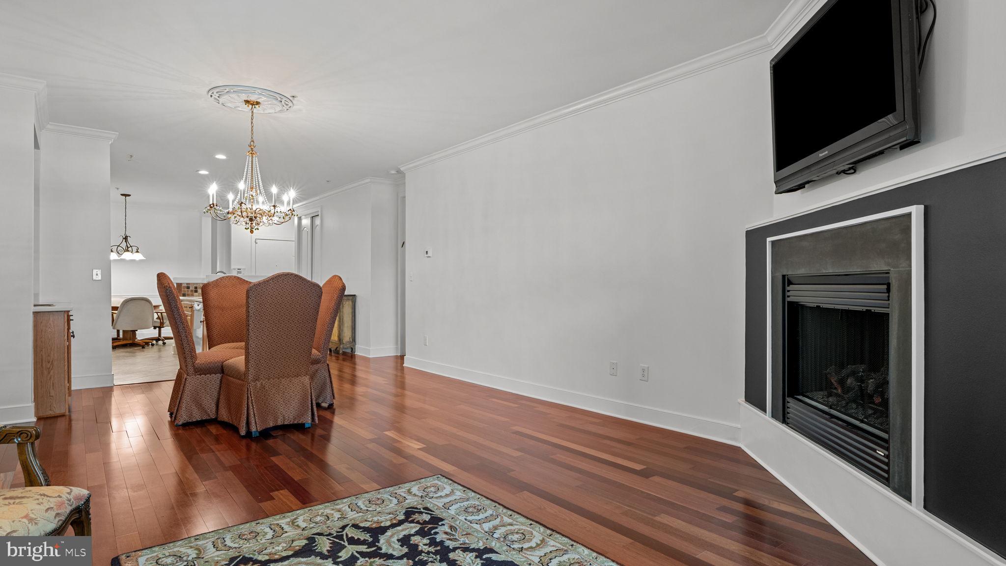 MERIDIAN VALLEY SQ - Residential