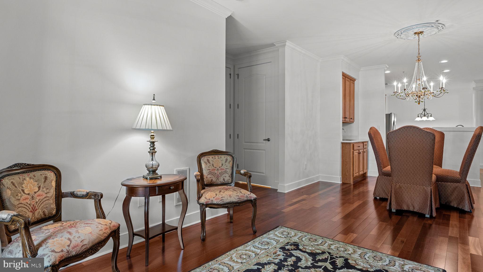 MERIDIAN VALLEY SQ - Residential