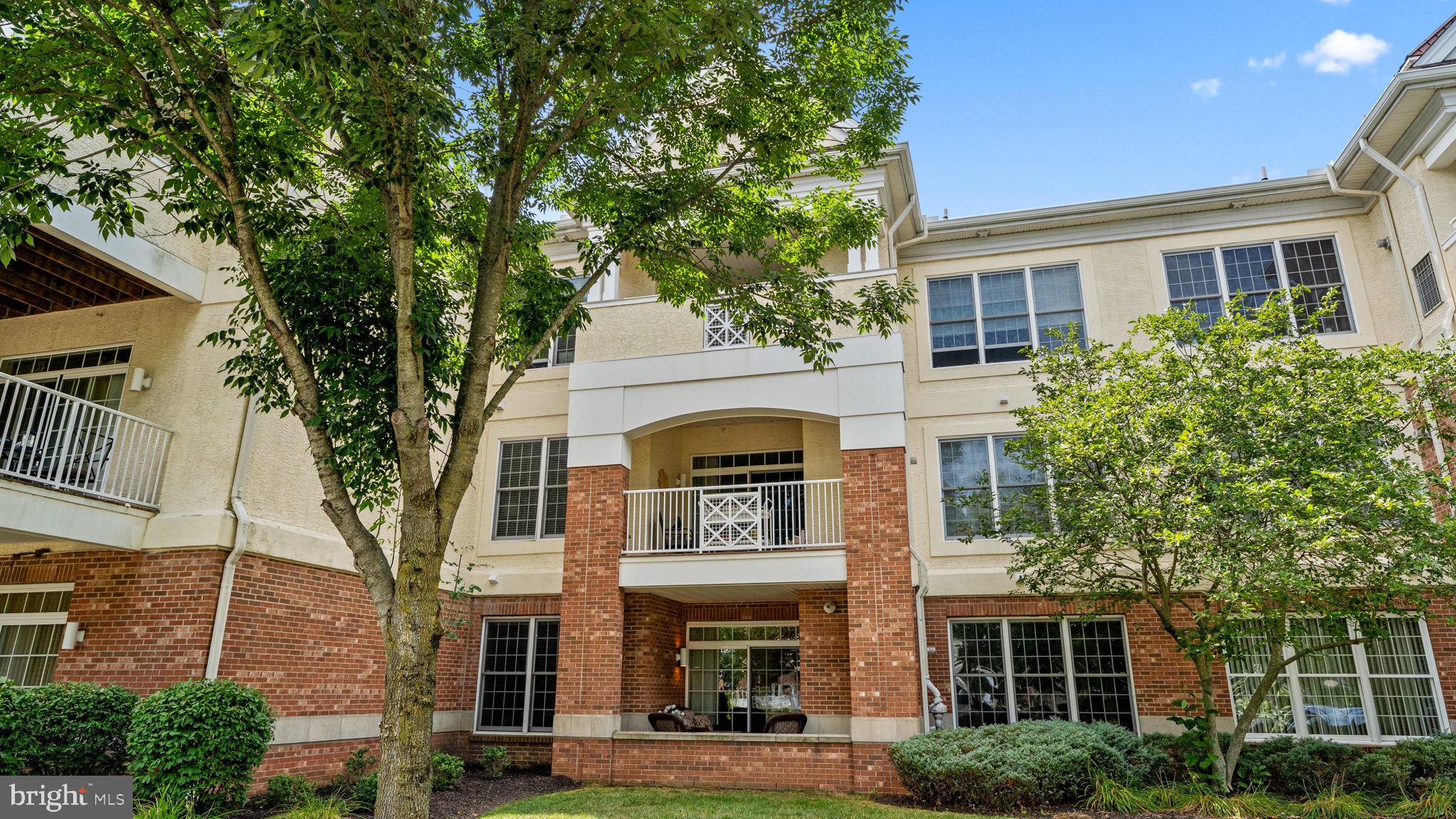 MERIDIAN VALLEY SQ - Residential