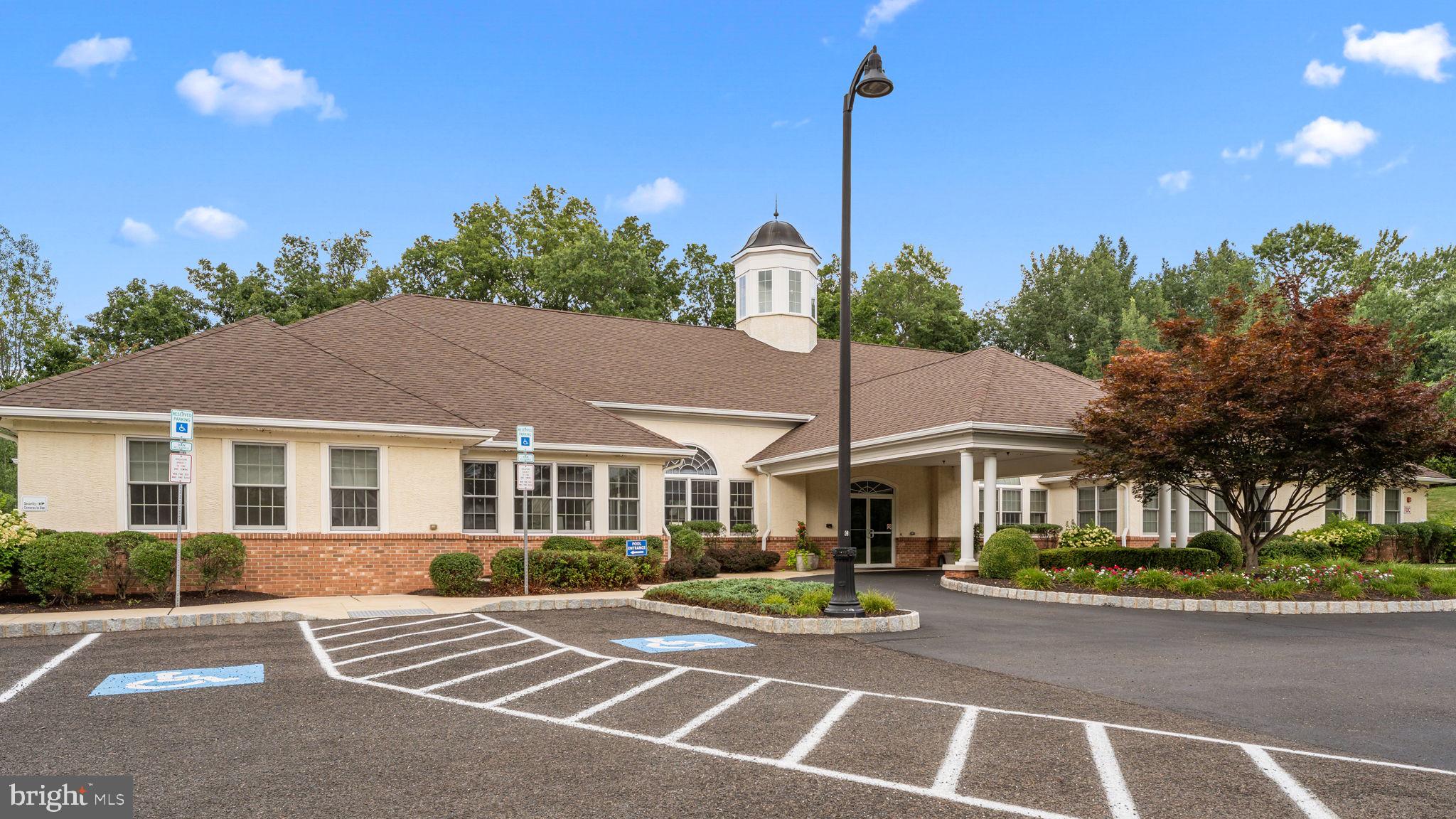 MERIDIAN VALLEY SQ - Residential