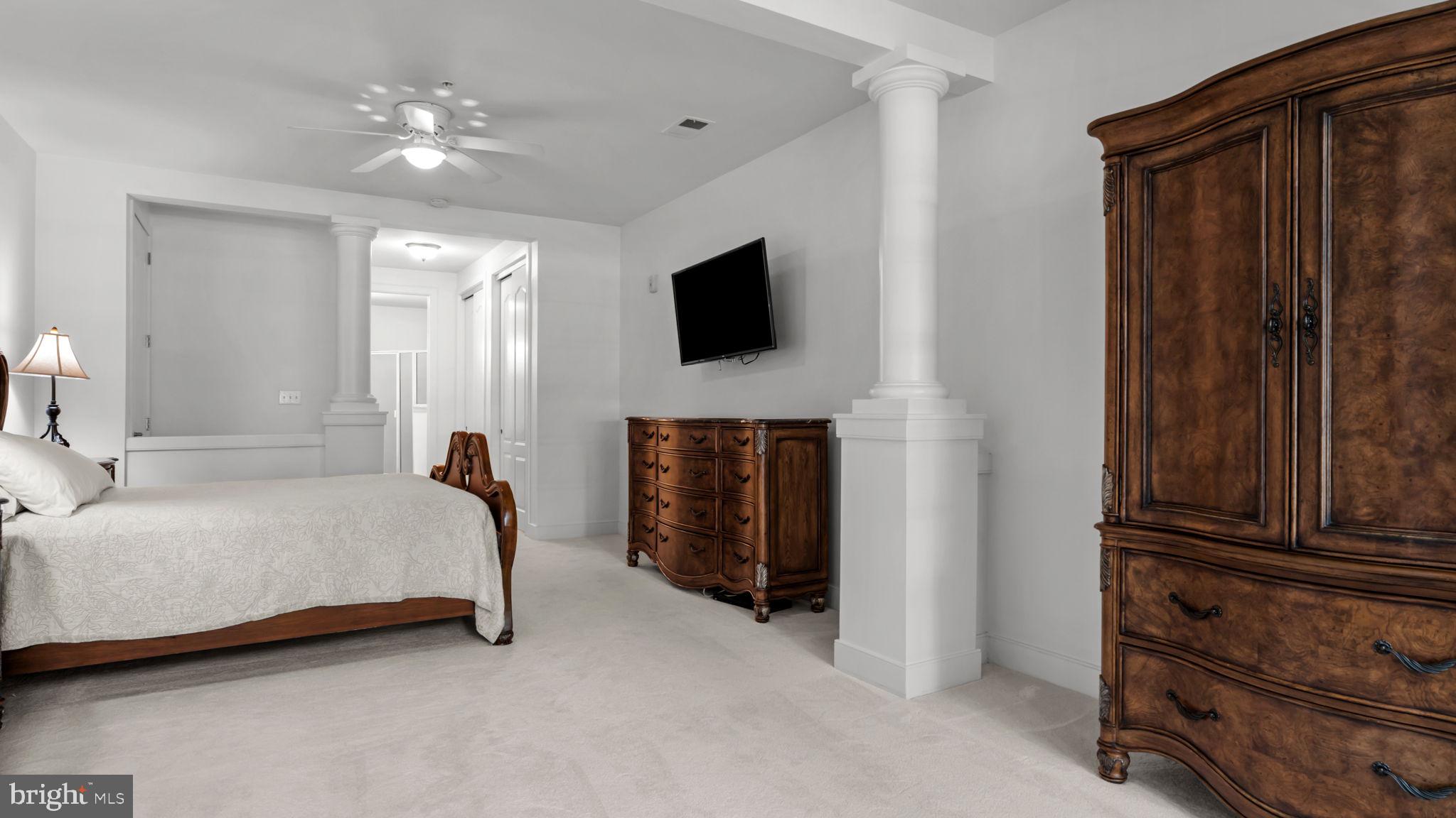 MERIDIAN VALLEY SQ - Residential