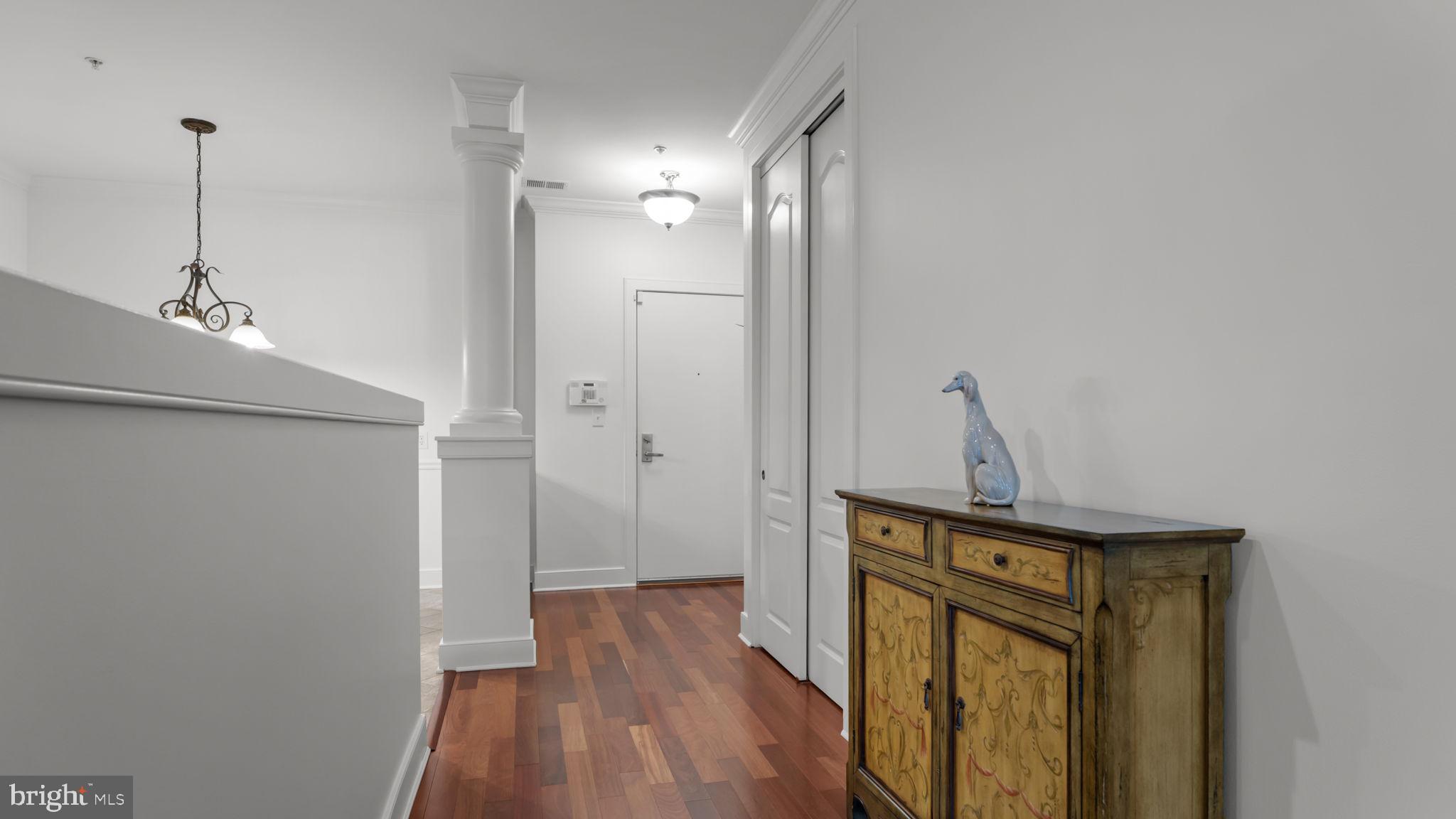 MERIDIAN VALLEY SQ - Residential