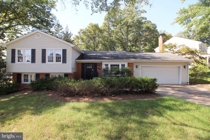 Beautiful 5br/3.5ba home on a corner lot! This split level home offers an open concept layout that features: a large family room with vaulted ceiling, exposed beams, skylights, built-ins, and access to the backyard!! Spacious eat in kitchen plus formal dining. The master suite, 3 bedrooms, and a full bath are on the upper level. The walkout-basement features a rec room, fireplace, full bath, and 5th bedroom! Located in a highly desirable community with amenities such as: pool, walking trails, basketball court, baseball field, and more! Walking distance to bus lines, shopping and dining and an easy commute to I-95, Springfield Metro, and more!