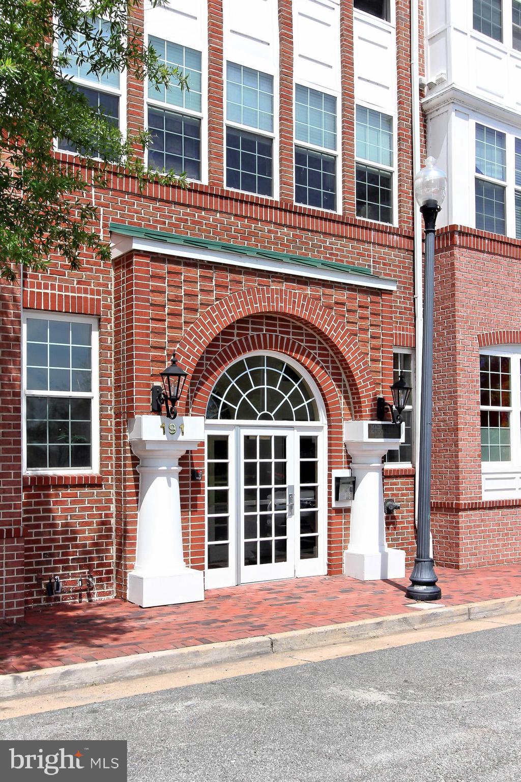 CAMERON STATION - Residential