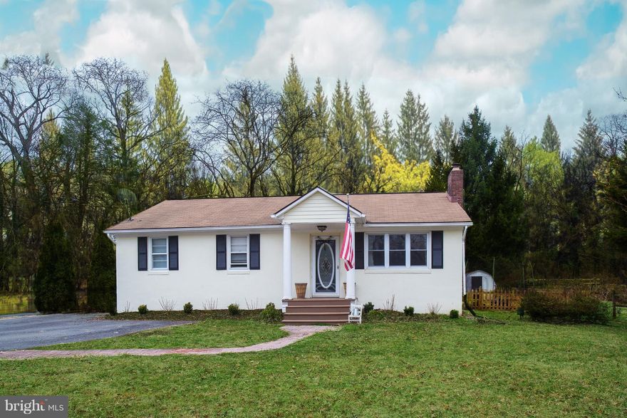 Quaint home in town of Hamilton, walk to restaurants, posts office, schools... 3 bed 1 1/2 bath ... new dishwasher, microwave hood, carpet, backyard fence, central AC and duct work. Large kitchen, pantry and laundry room.  New Fenced back yard with two sheds.