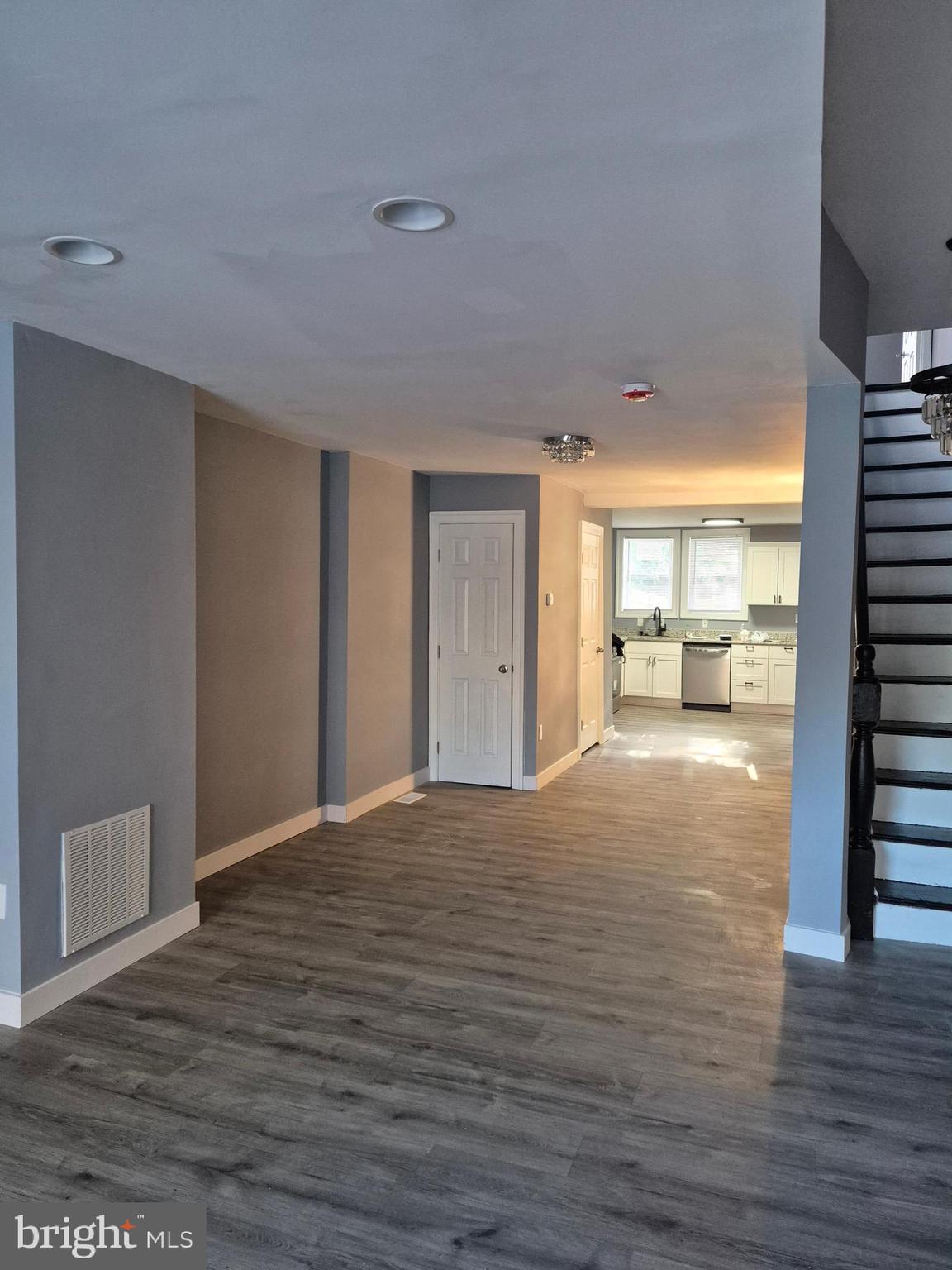 BROADWAY EAST - Residential