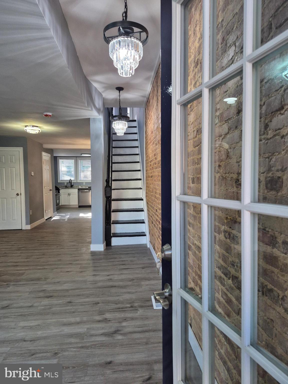 BROADWAY EAST - Residential