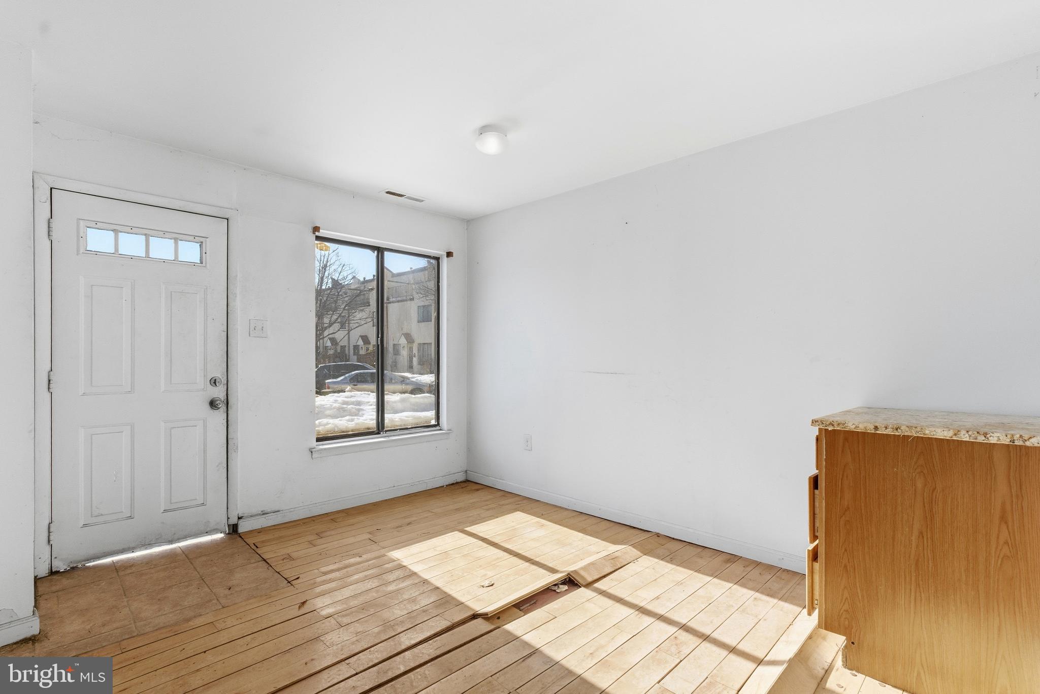 CHESTNUT HILL - Residential