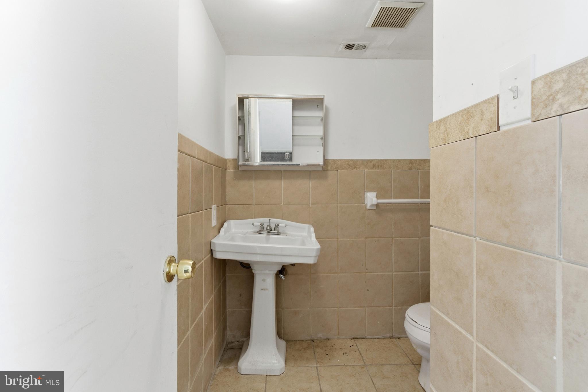 CHESTNUT HILL - Residential