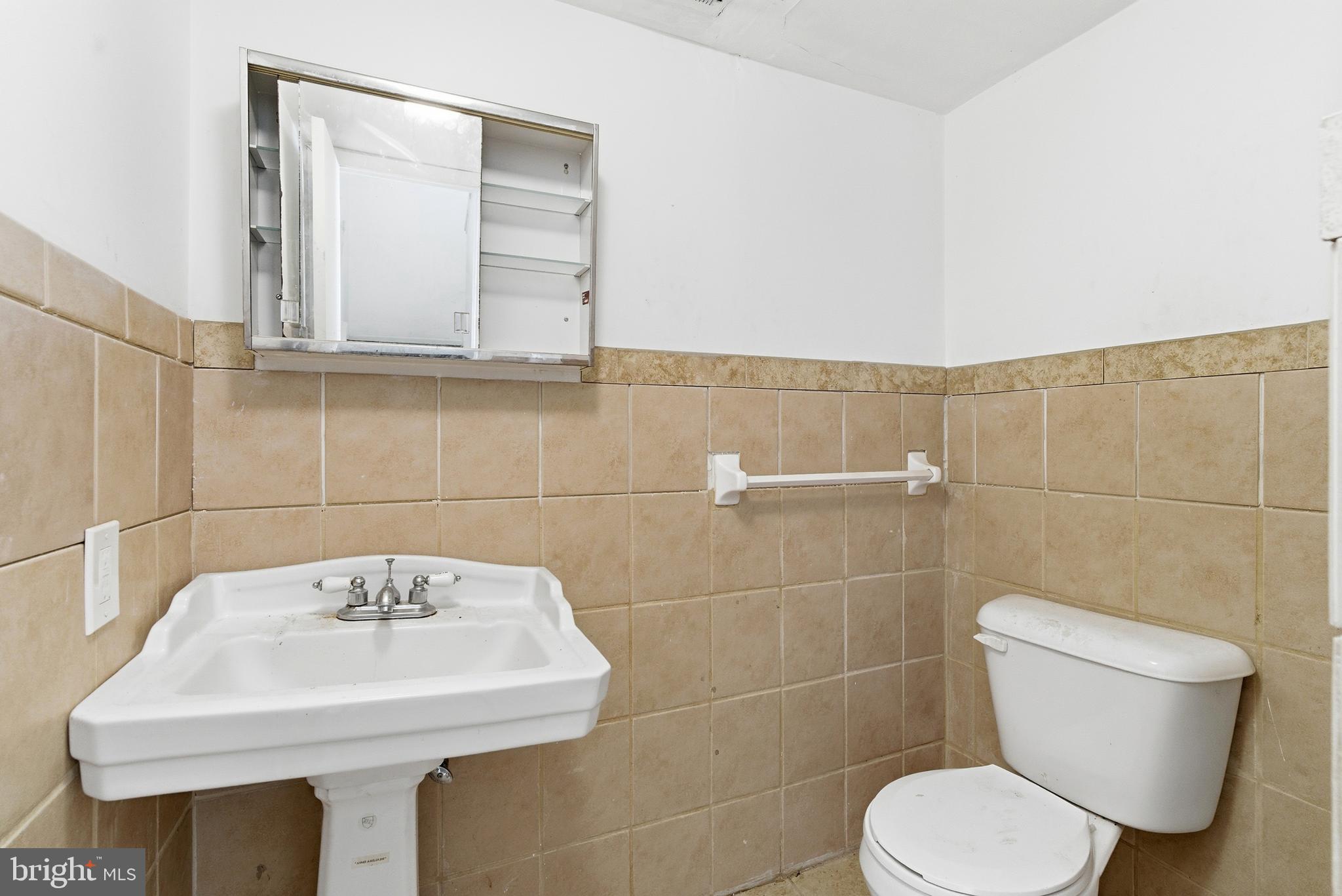 CHESTNUT HILL - Residential