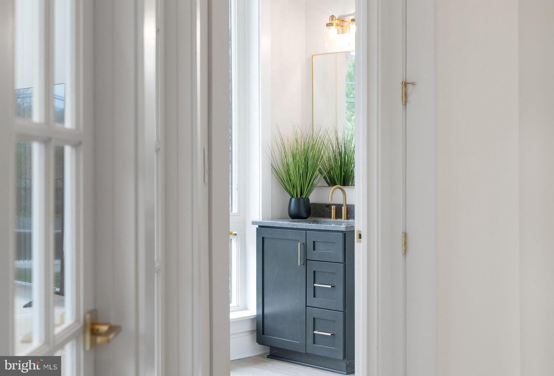 CHAIN BRIDGE - Residential