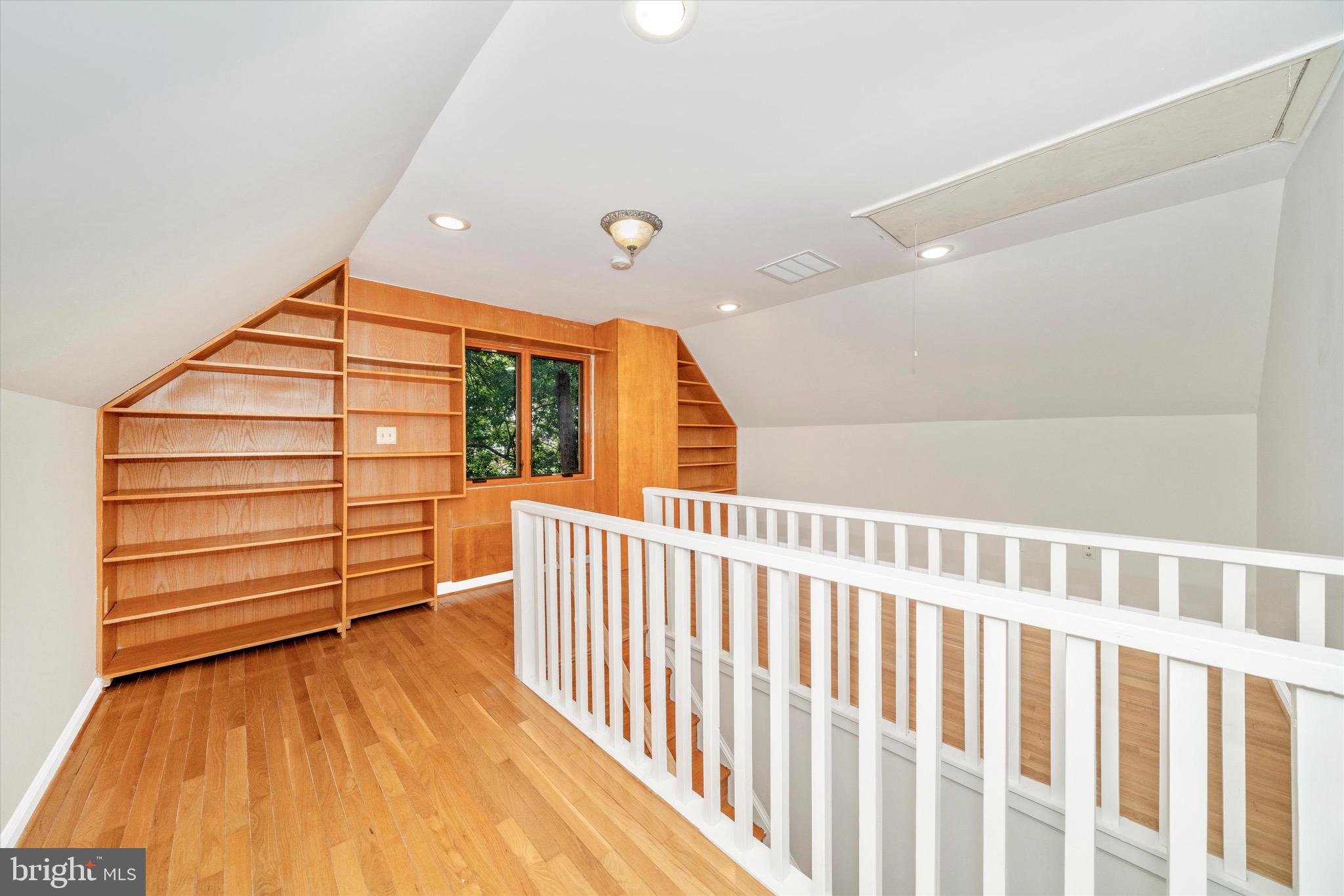 MICHIGAN PARK HILLS - Residential