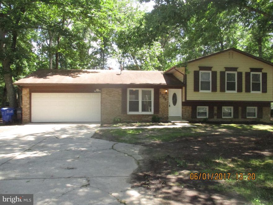 Reactivated subject to release. 3% closing help.   Major upgrades. New SS appliances, new cabinets, new carpet, new ceramic shower, new tub/shower.  At end of cul-de-sac with lots of shade trees.  FP with insert.  New laminate flooring.  Call CSS for appointment.