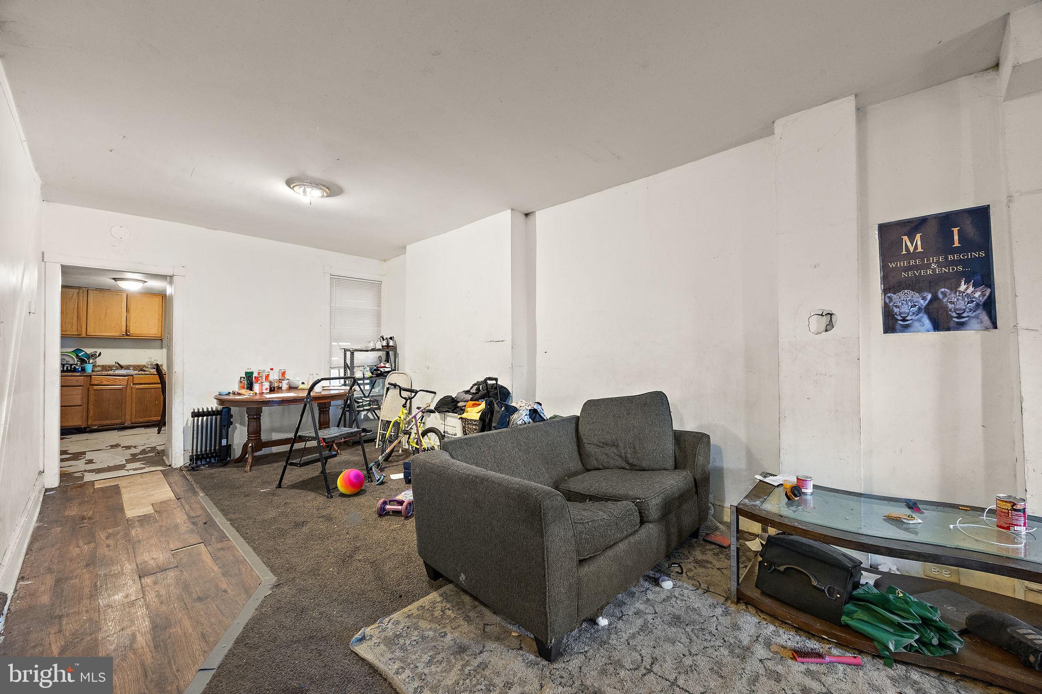 715 E 10TH STREET